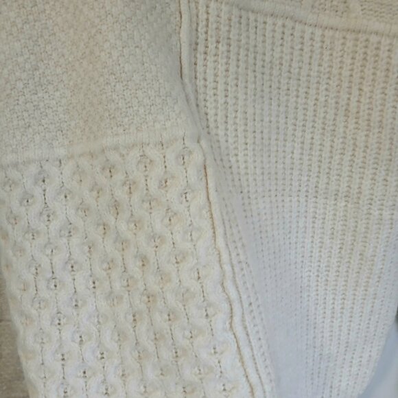 American Eagle - Soft and cozy Sweater - Cream  - Mixed Stitch Sweater - Size XS - Picture 6 of 7